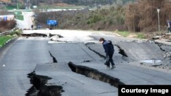 Трасса Севастополь-Бахчисарай-Симферополь разрушается из-за оползня 