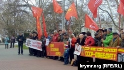 Митинг против политики российского правительства в Севастополе