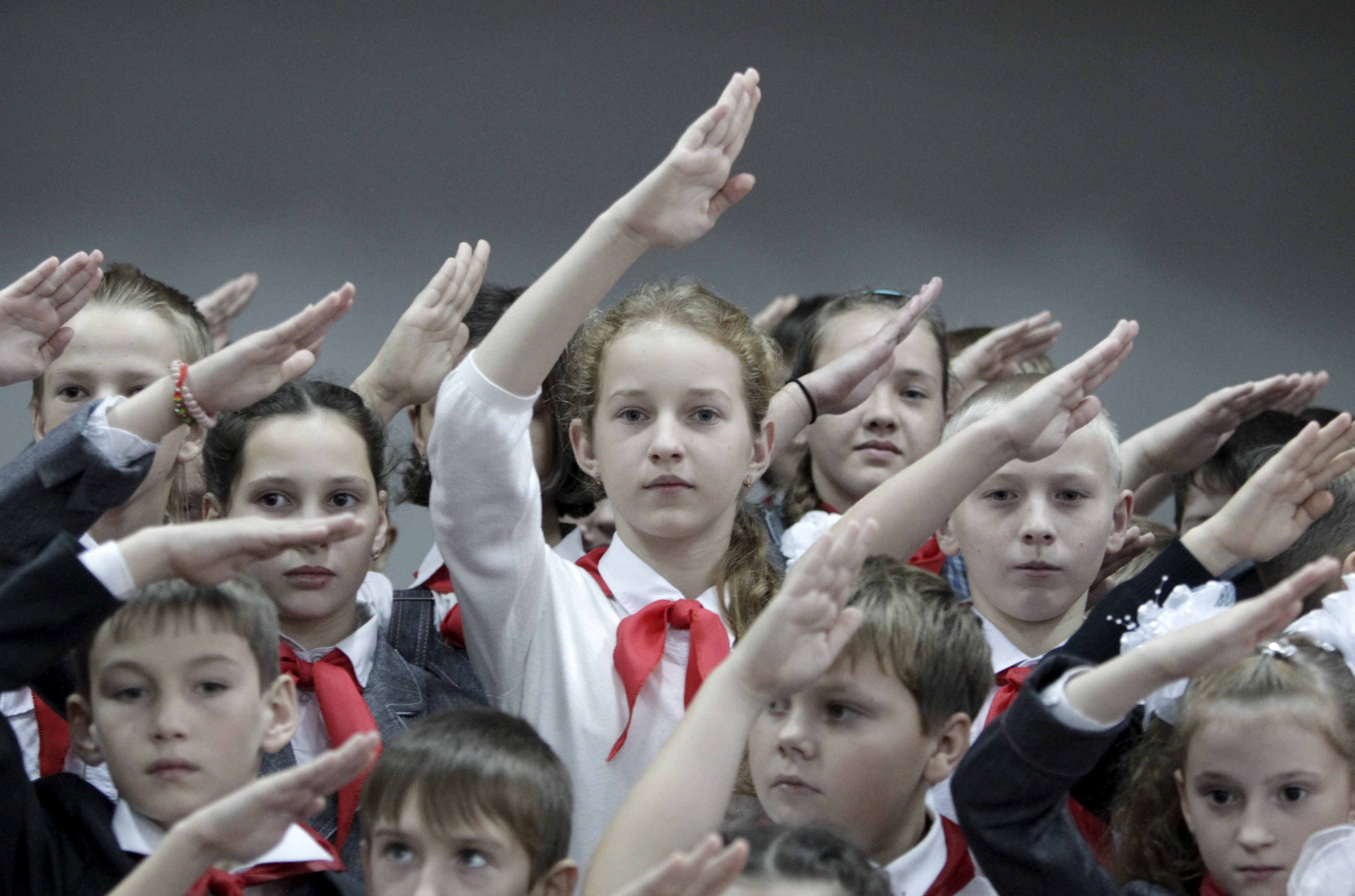 Ускладняем далей. Які з гэтых двух тэкстаў быў апублікаваны ў 1935 годзе?